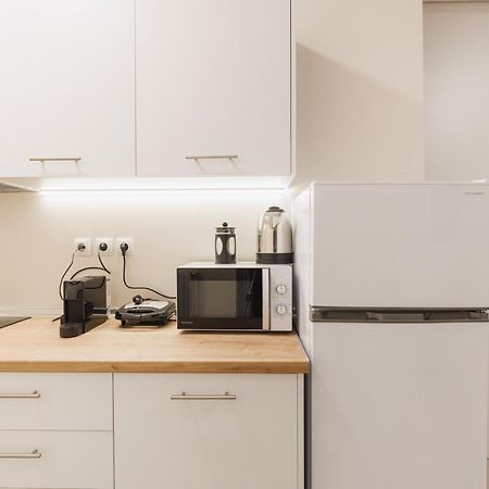 Fully Renovated Luxurious Semi-Basement Studio Atenas Exterior foto